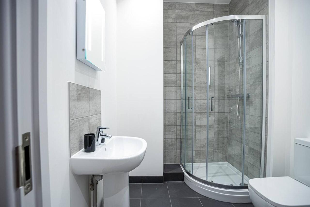 Two Bedroom - Central Peterborough Apartment - Bayard Apartments 외부 사진