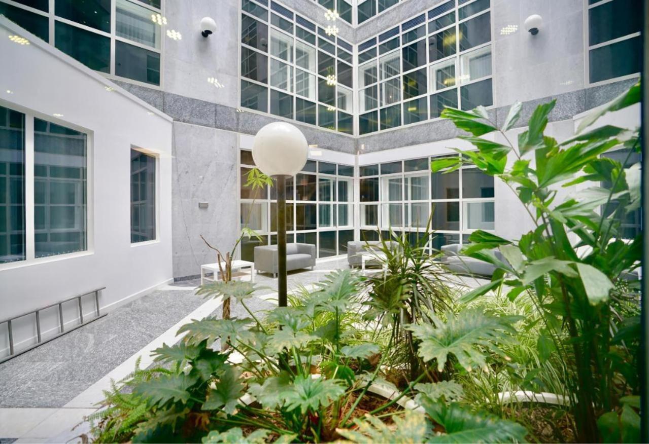 Two Bedroom - Central Peterborough Apartment - Bayard Apartments 외부 사진
